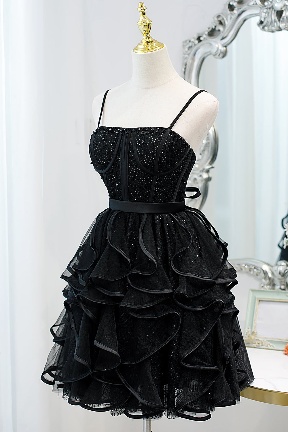 Black Sequins Spaghetti Straps Tulle Short Homecoming Dresses