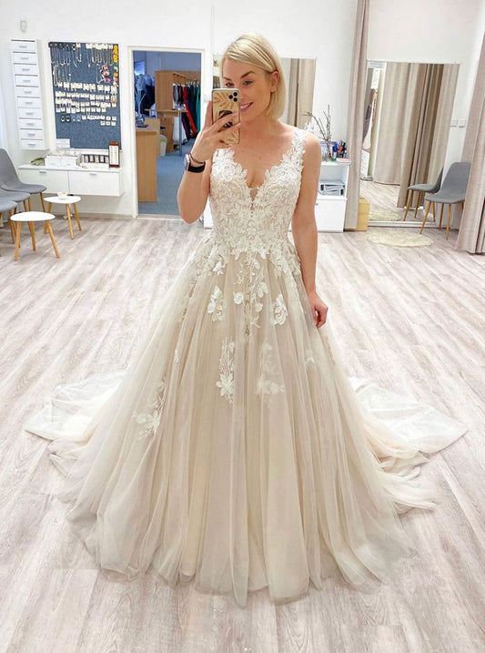 Champagne Sleeveless V Neck Lace A Line Prom Dresses