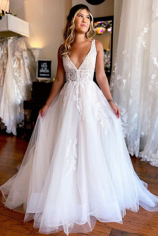 Charming A Line V Neck Tulle Beach Wedding Dresses with Appliques