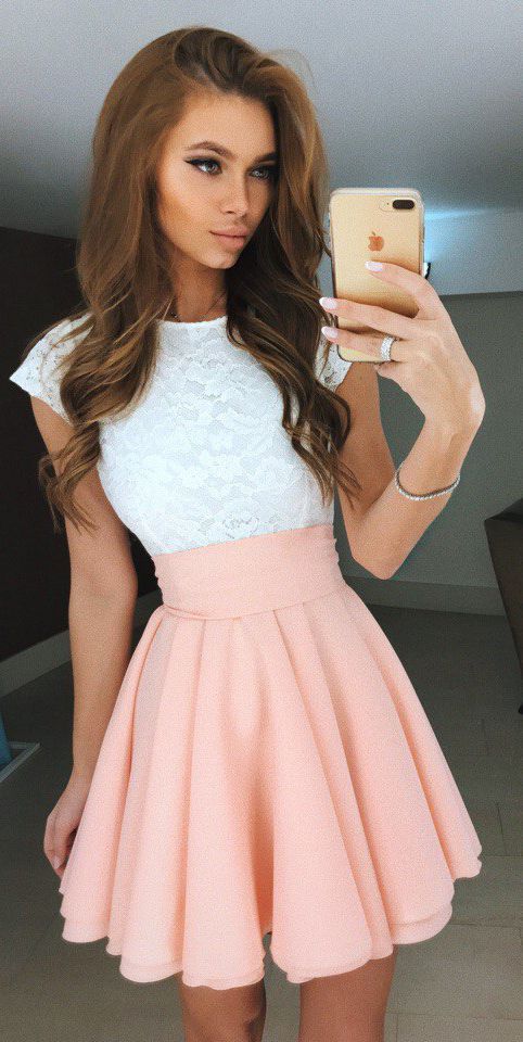 Elegant Short Sleeves Round Neck Knee Length Homecoming Dresses