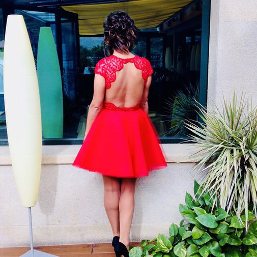 Luxury Red Round Neck A Line With Lace Appliques Homecoming Dresses